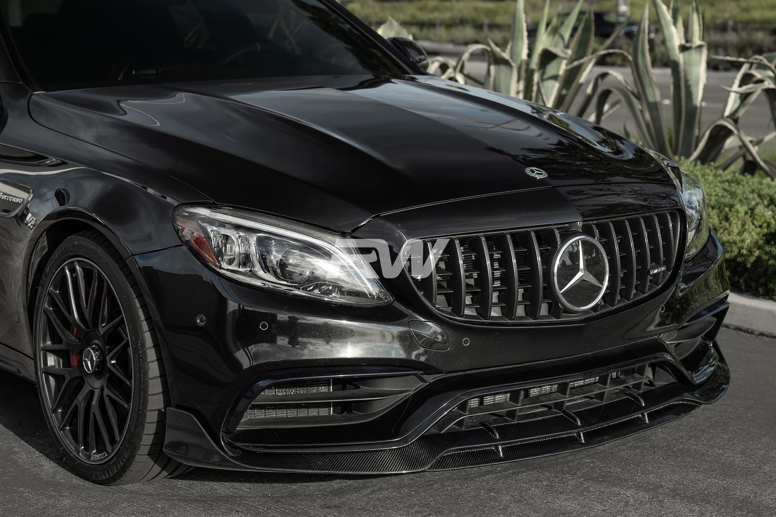 https://www.rwcarbon.com/media/uploads_ckeditor/rw-carbon-mercedes-w205-c63-brs-style-cf-front-lip-WATERMARKED-1.jpg